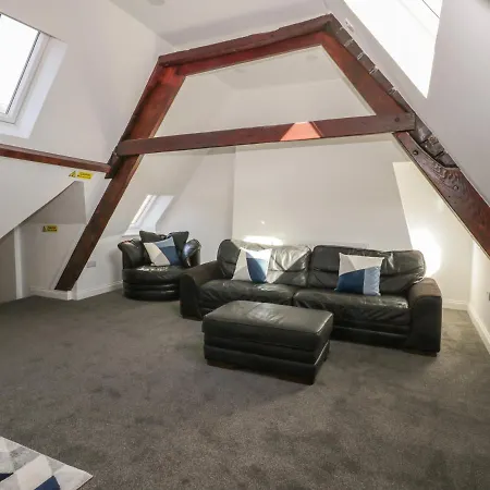 47 Baxtergate * ويتبي